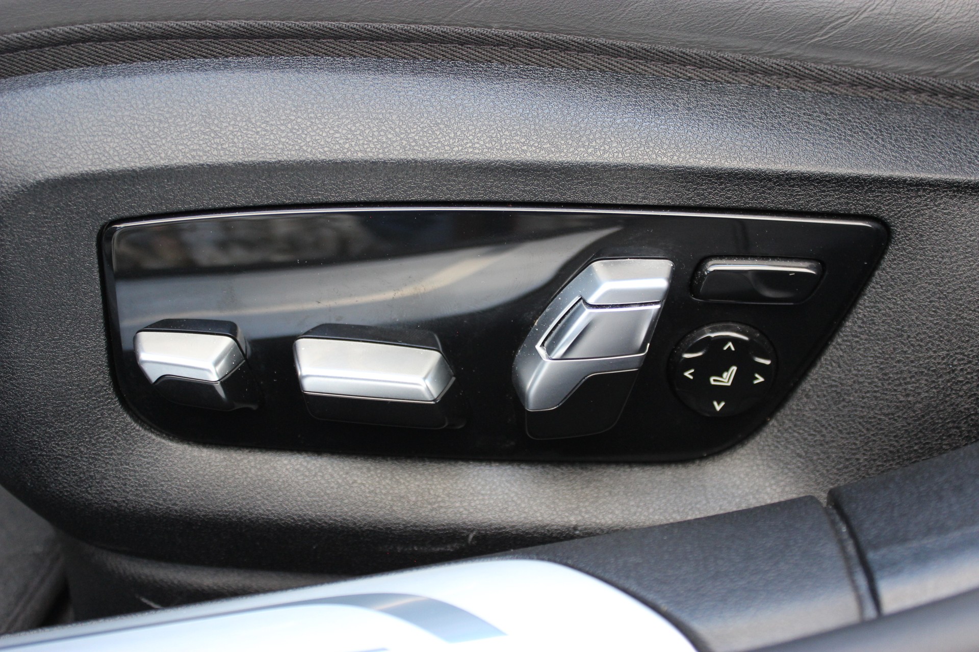 BMW 750i xDrive M Sport *BOWERS & WILKINS*-image-10