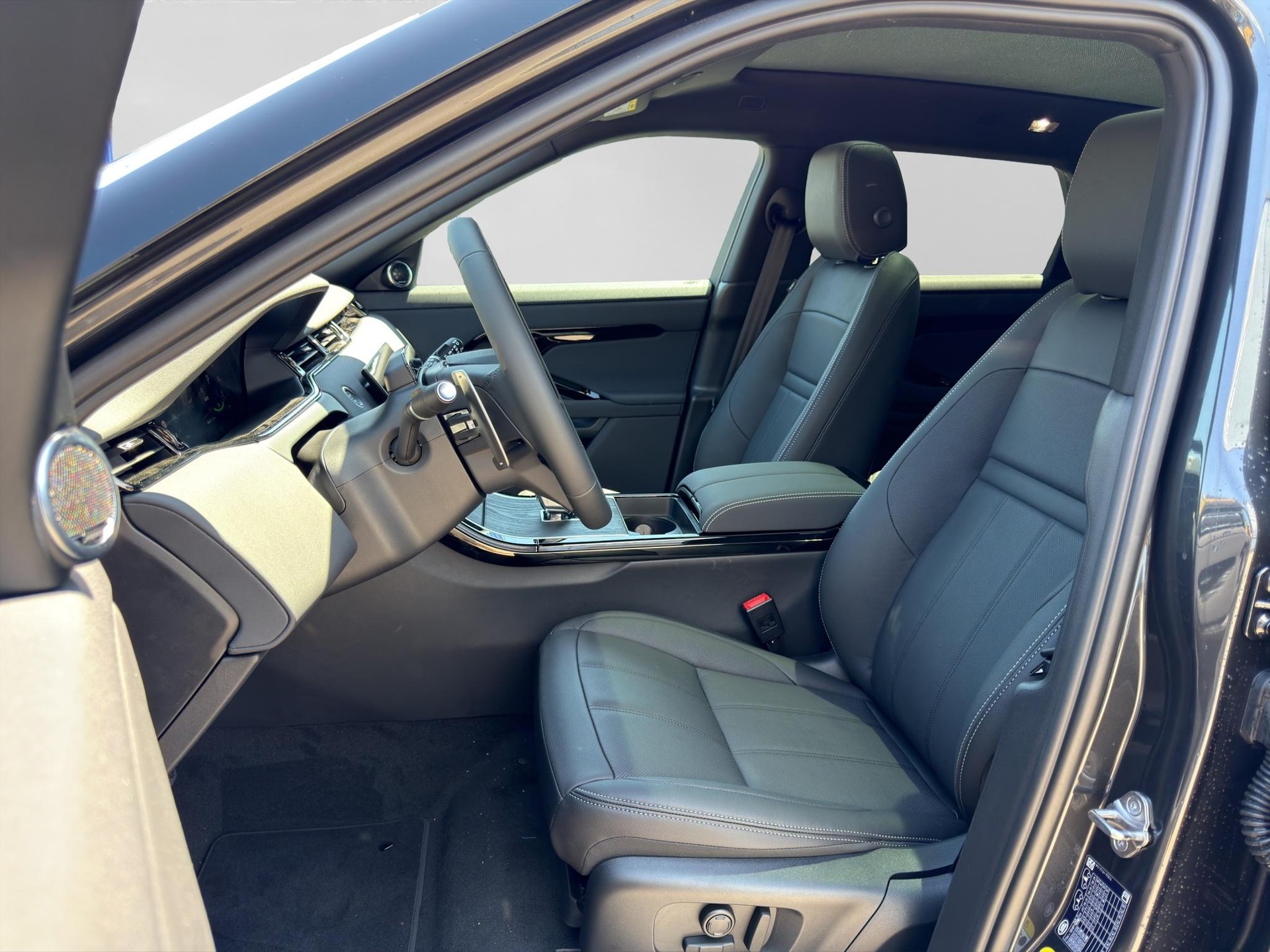 LAND ROVER Range Rover Evoque 1.5 T 270e Hoxton Edition-showroom-element-1