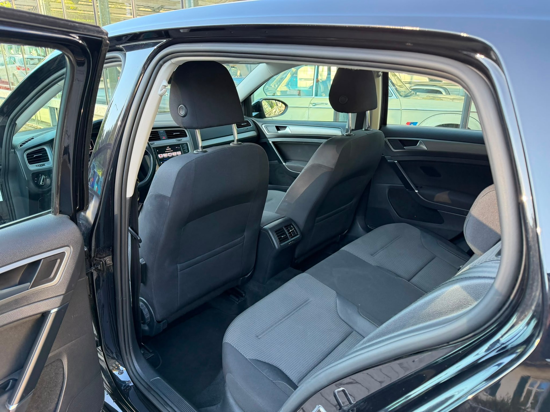 VW Golf 2.0 TDI Comfortline 4Motion-image-9