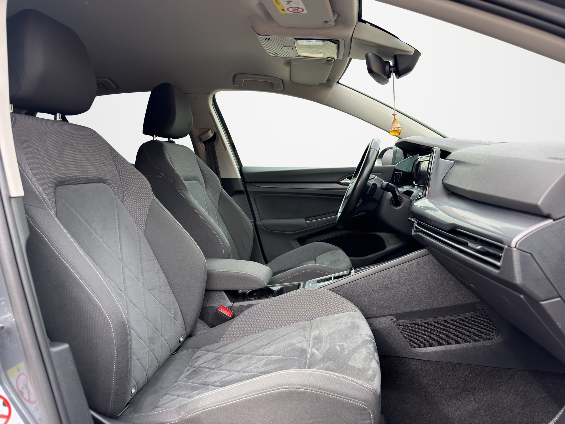 VW Golf 1.5 eTSI mHEV ACT First Edition DSG-image-10