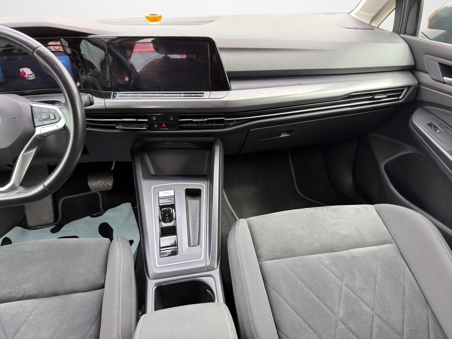 VW Golf 1.5 eTSI mHEV ACT First Edition DSG-image-12
