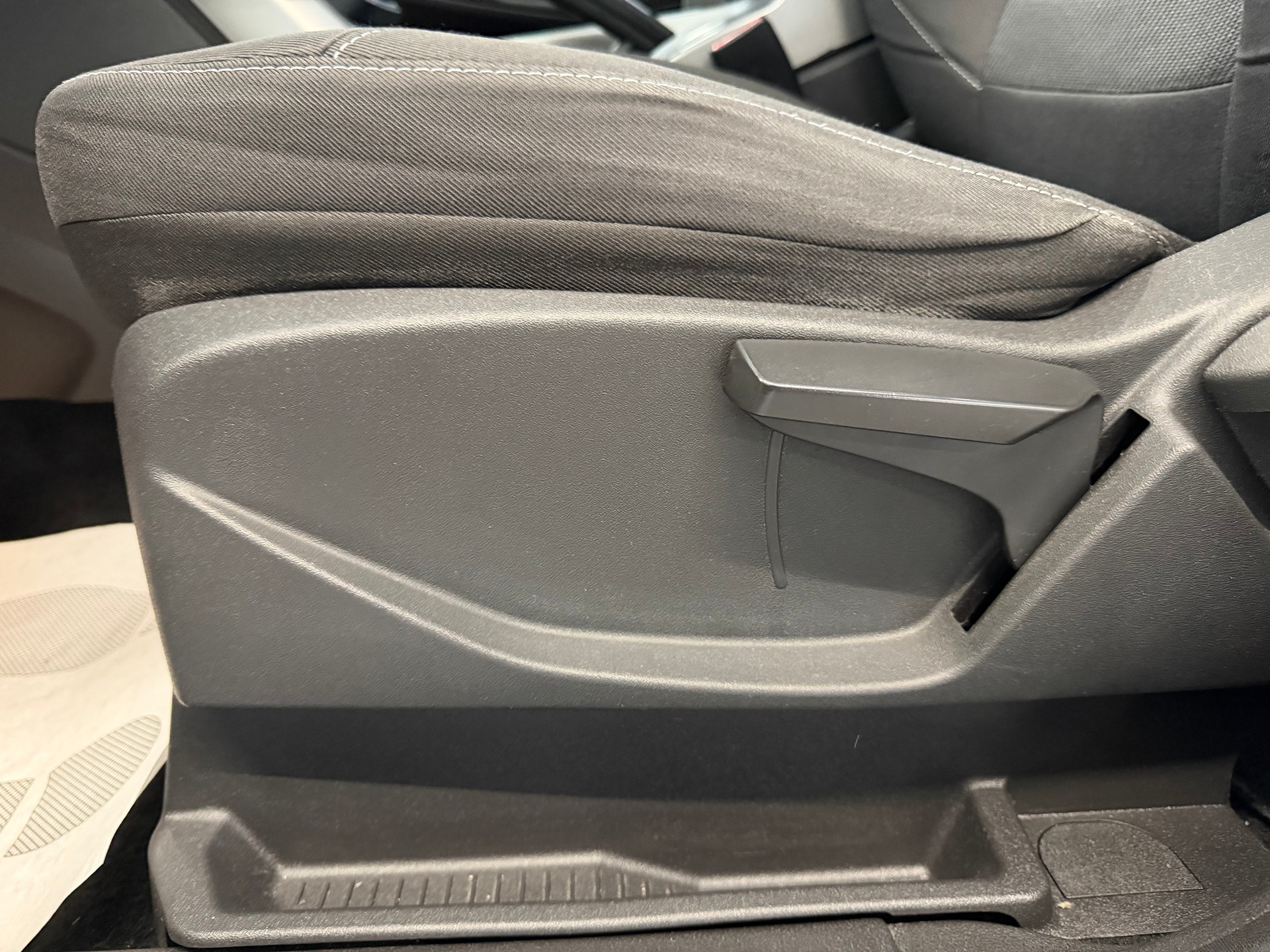 FORD Kuga 2.0 TDCi Carving 4WD-image-24