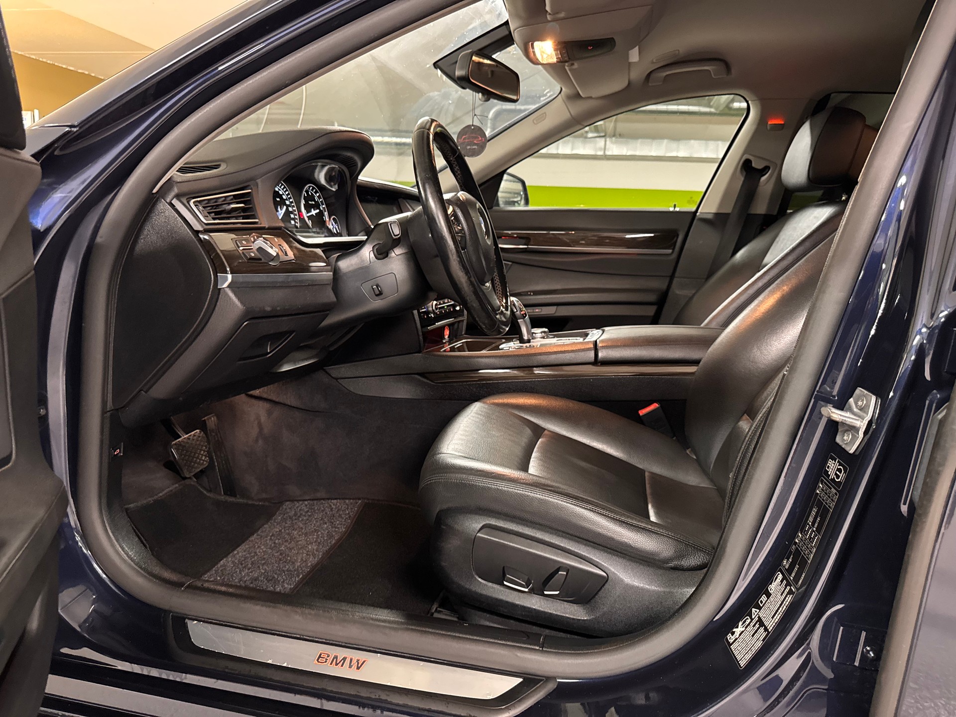 BMW 750Li xDrive-image-14