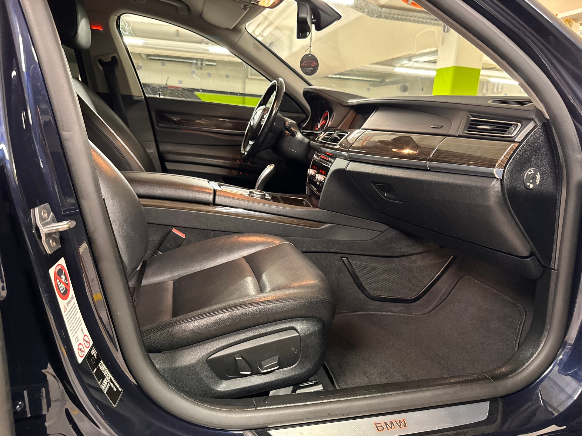 BMW 750Li xDrive-image-10