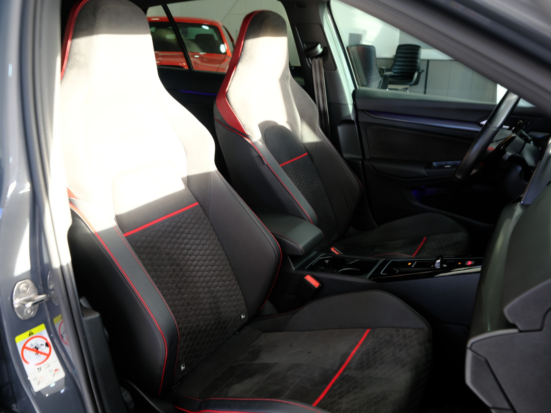 VW Golf 2.0 TSI GTI Clubsport DSG-image-18