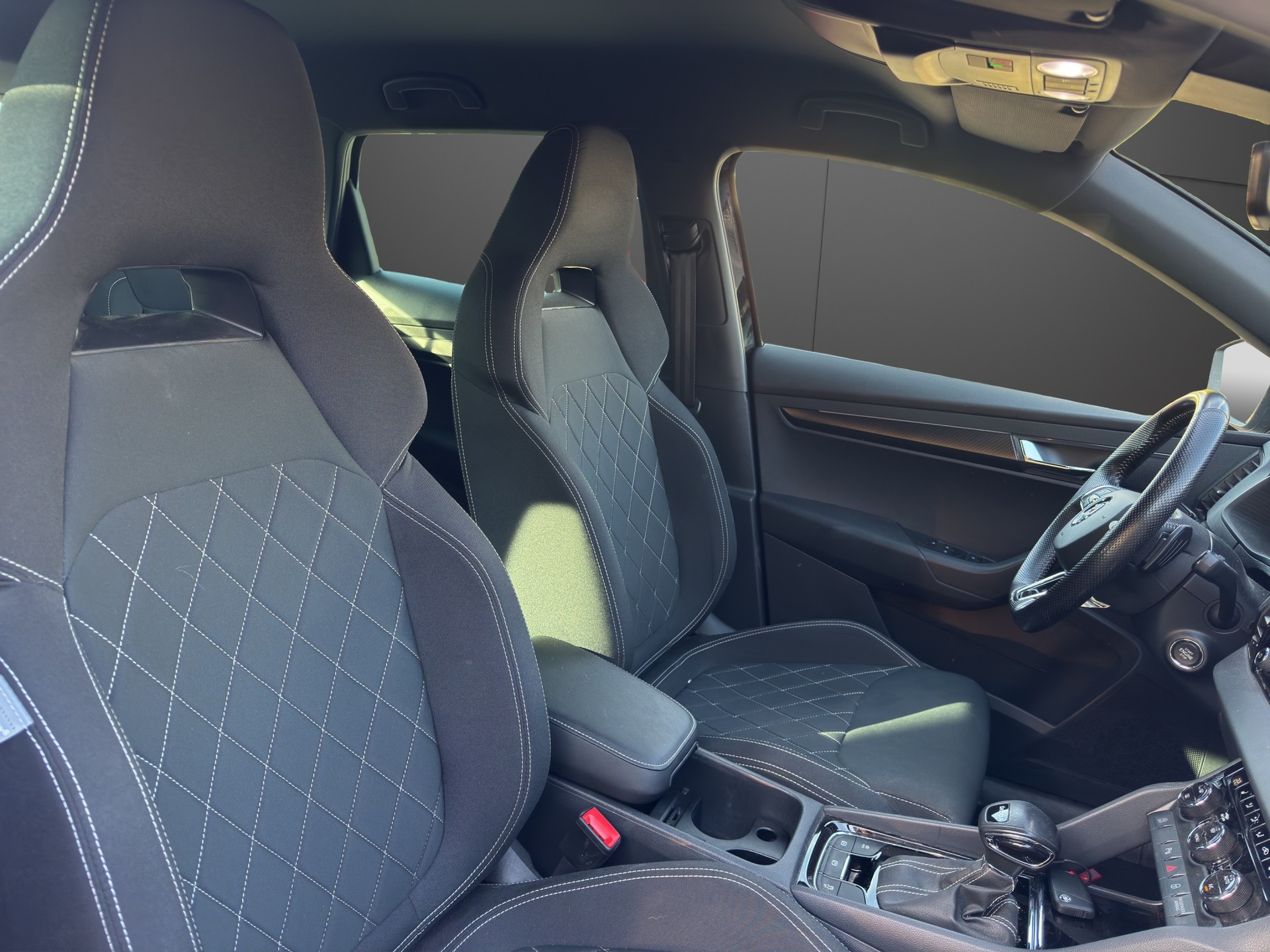 SKODA Karoq 1.5 TSI SportLine DSG-image-3