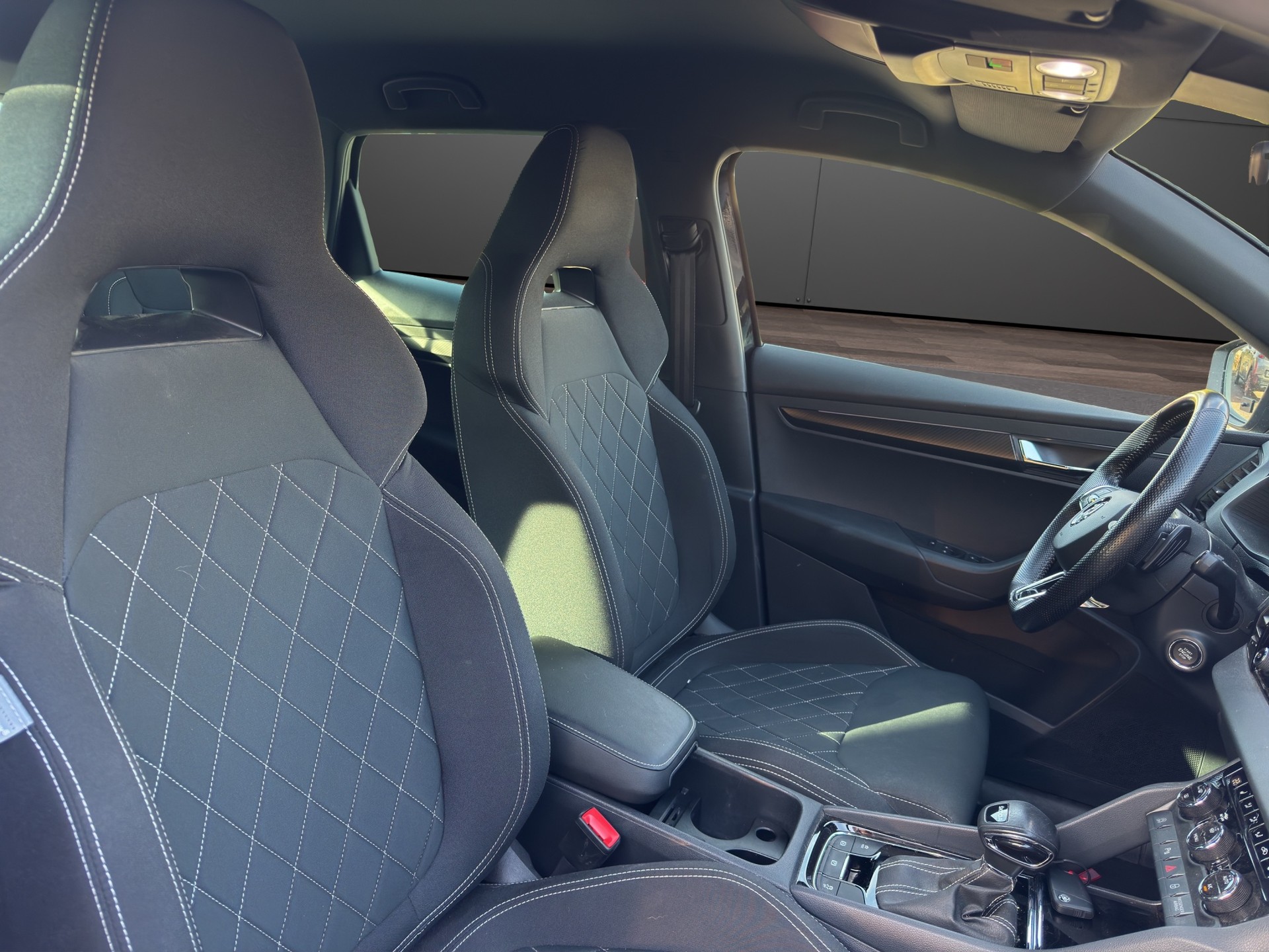 SKODA Karoq 1.5 TSI SportLine DSG-image-10