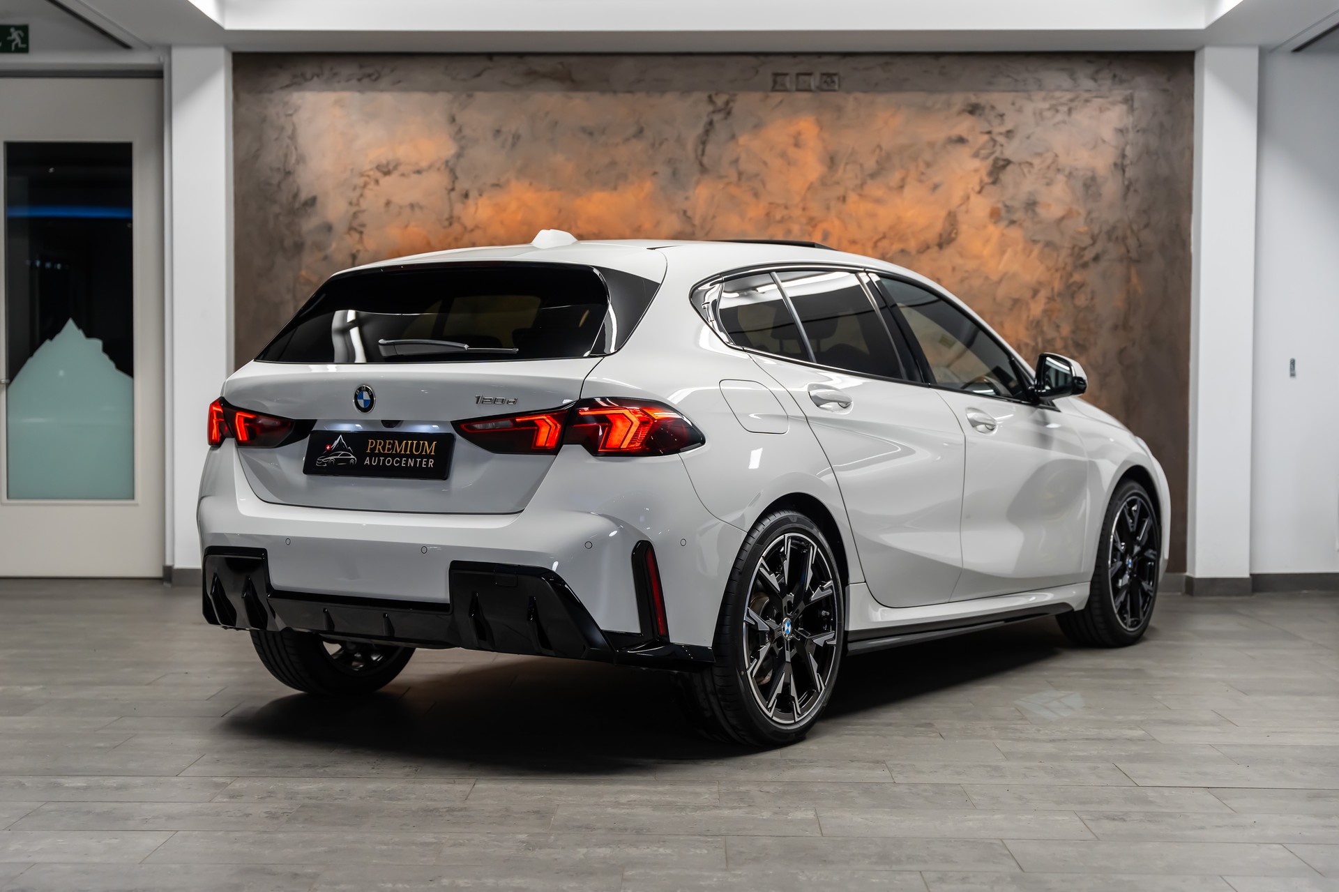 BMW 120d M Sport Pro Steptronic *Iconic Glow*Panorama*Head-Up*M-Shadow*-image-5