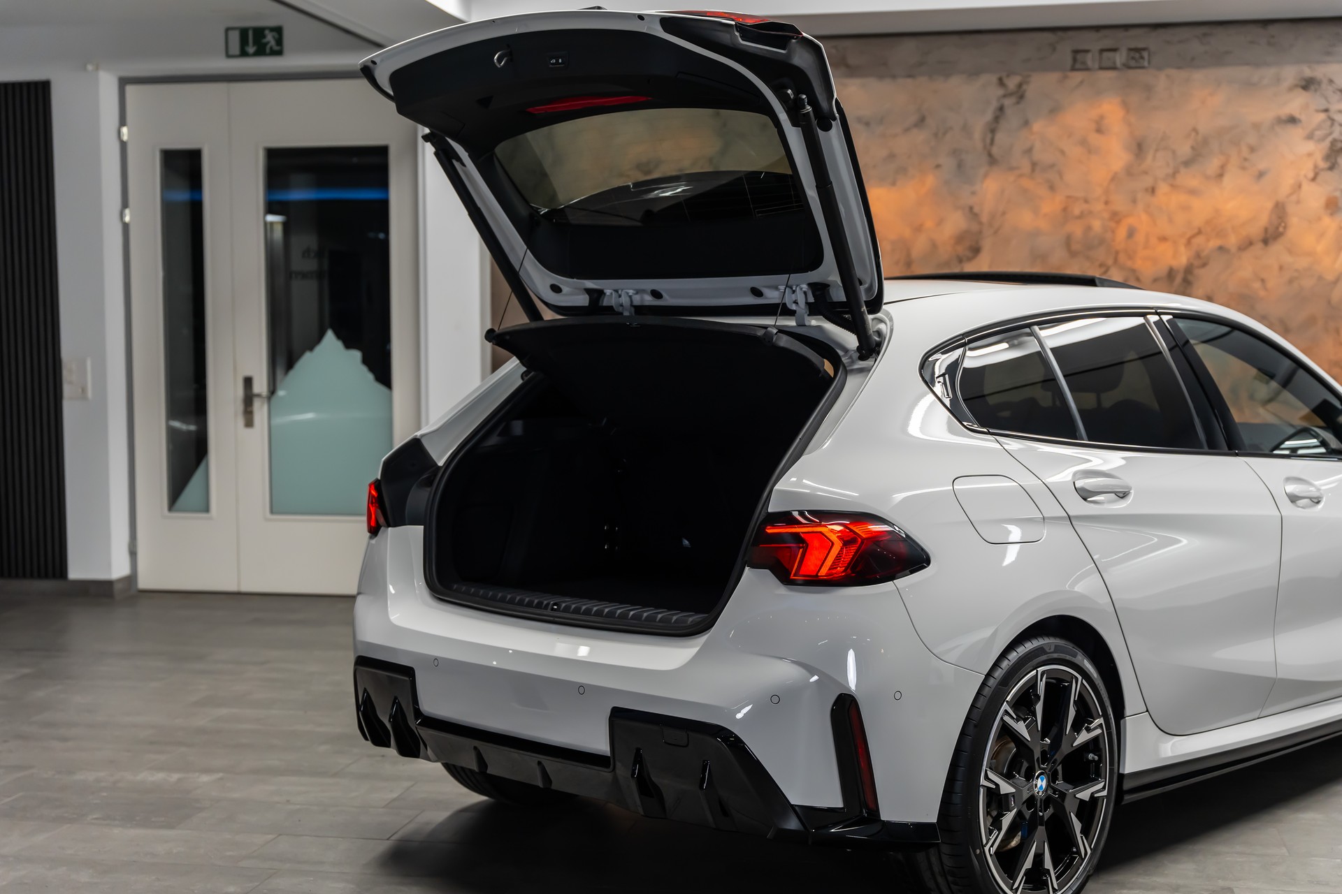 BMW 120d M Sport Pro Steptronic *Iconic Glow*Panorama*Head-Up*M-Shadow*-image-7