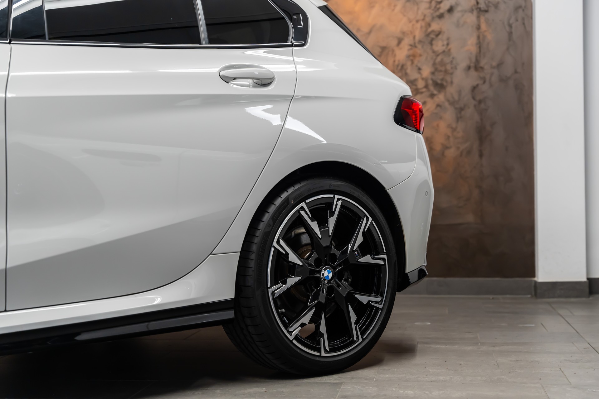 BMW 120d M Sport Pro Steptronic *Iconic Glow*Panorama*Head-Up*M-Shadow*-image-9
