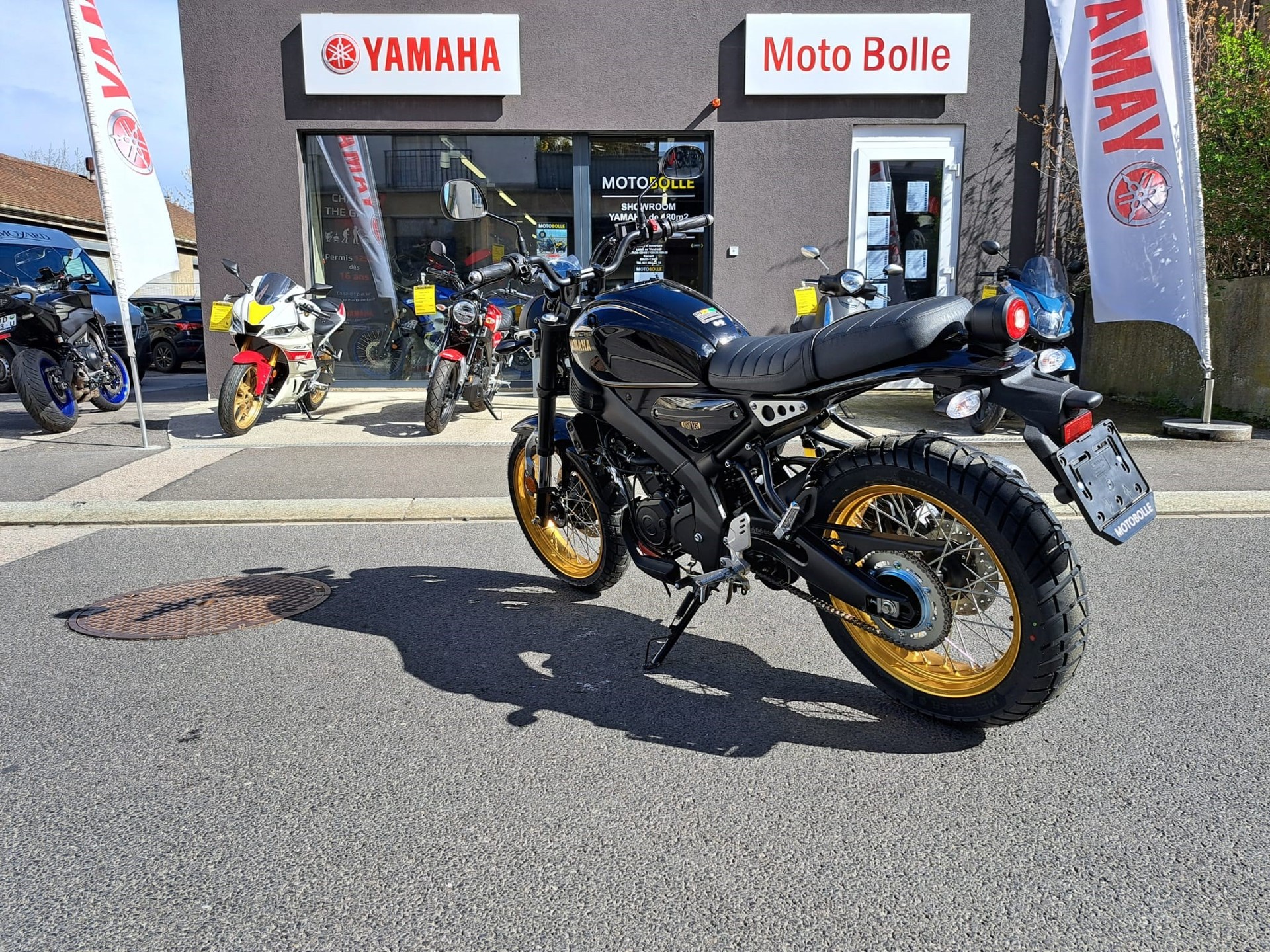 YAMAHA XSR 125 Legacy-image-3
