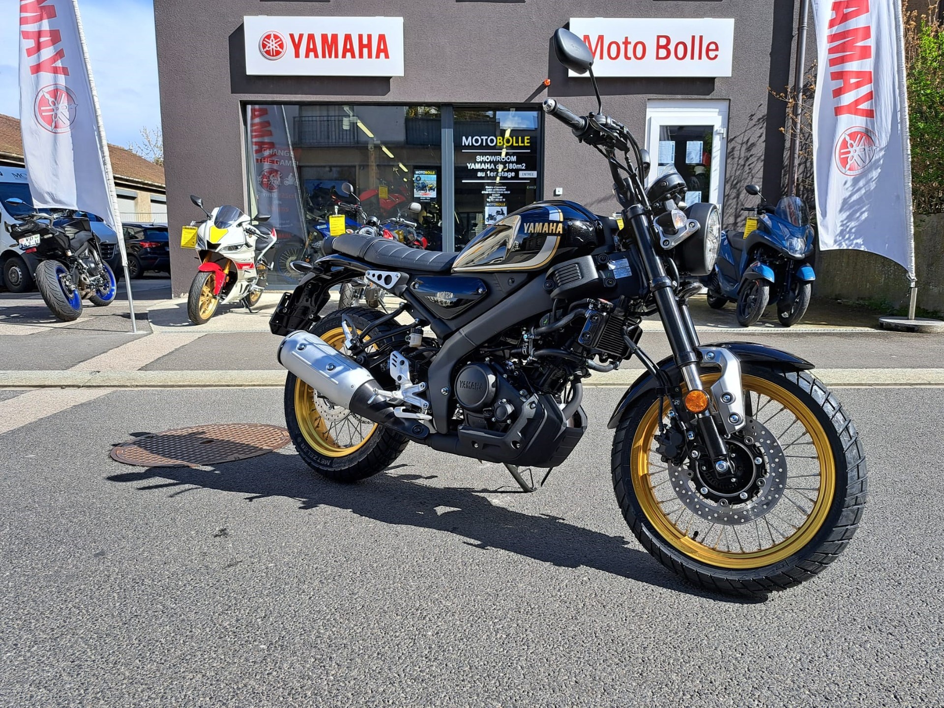YAMAHA XSR 125 Legacy-image-1