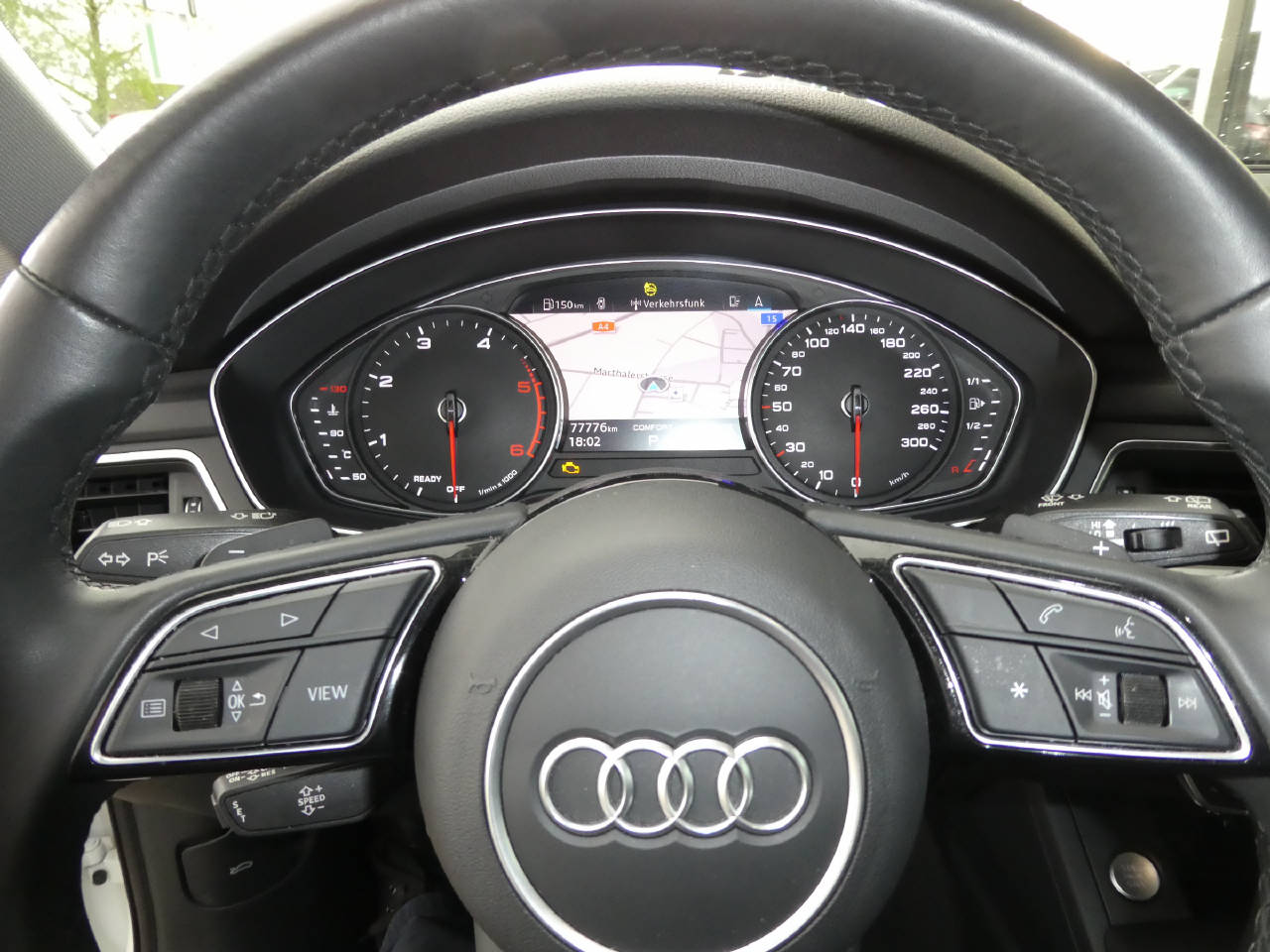 AUDI A4 Avant 2.0 40 TDI Attraction quattro S-Tronic-image-12