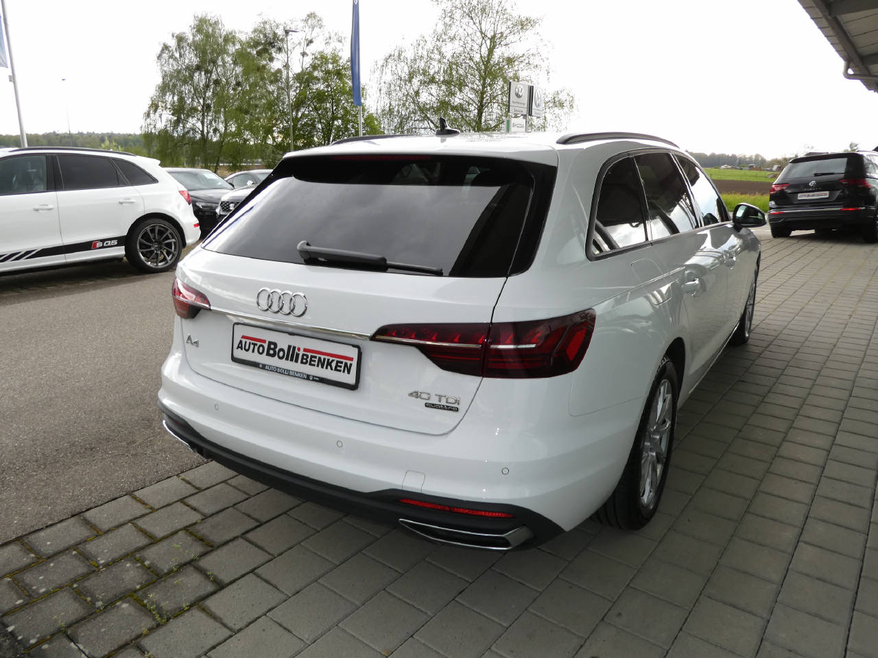 AUDI A4 Avant 2.0 40 TDI Attraction quattro S-Tronic-showroom-element-3