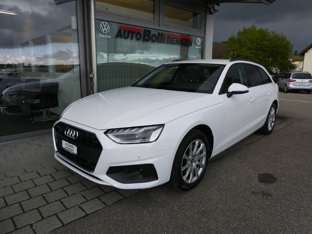 AUDI A4 Avant 2.0 40 TDI Attraction quattro S-Tronic-image-7