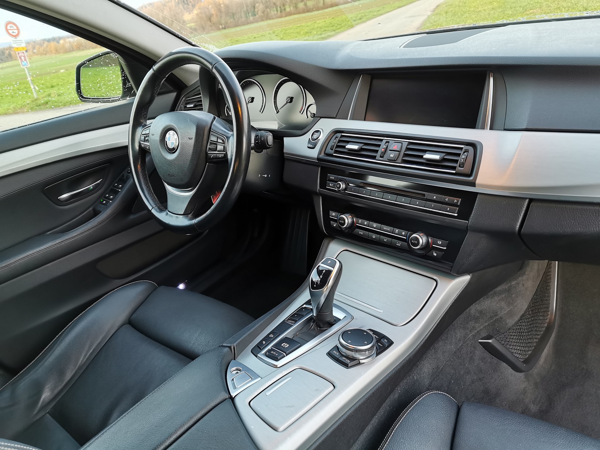 BMW 535i xDrive Luxury Line Steptronic-image-4