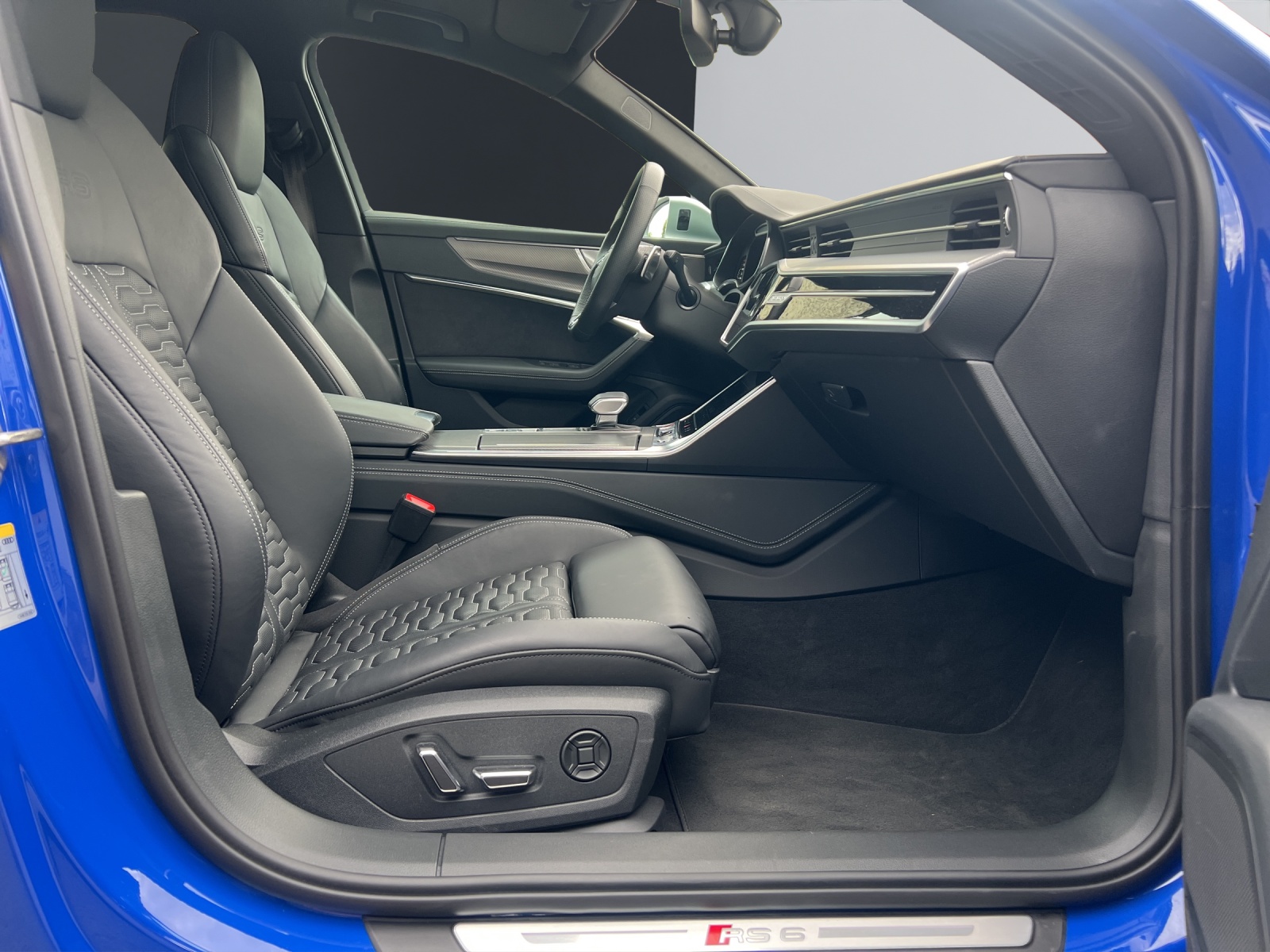 AUDI RS6 Avant 4.0 TFSI V8 quattro-image-12