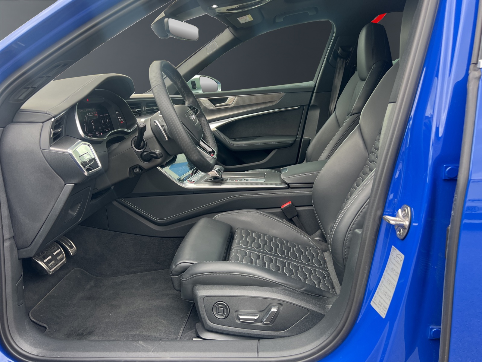 AUDI RS6 Avant 4.0 TFSI V8 quattro-image-8
