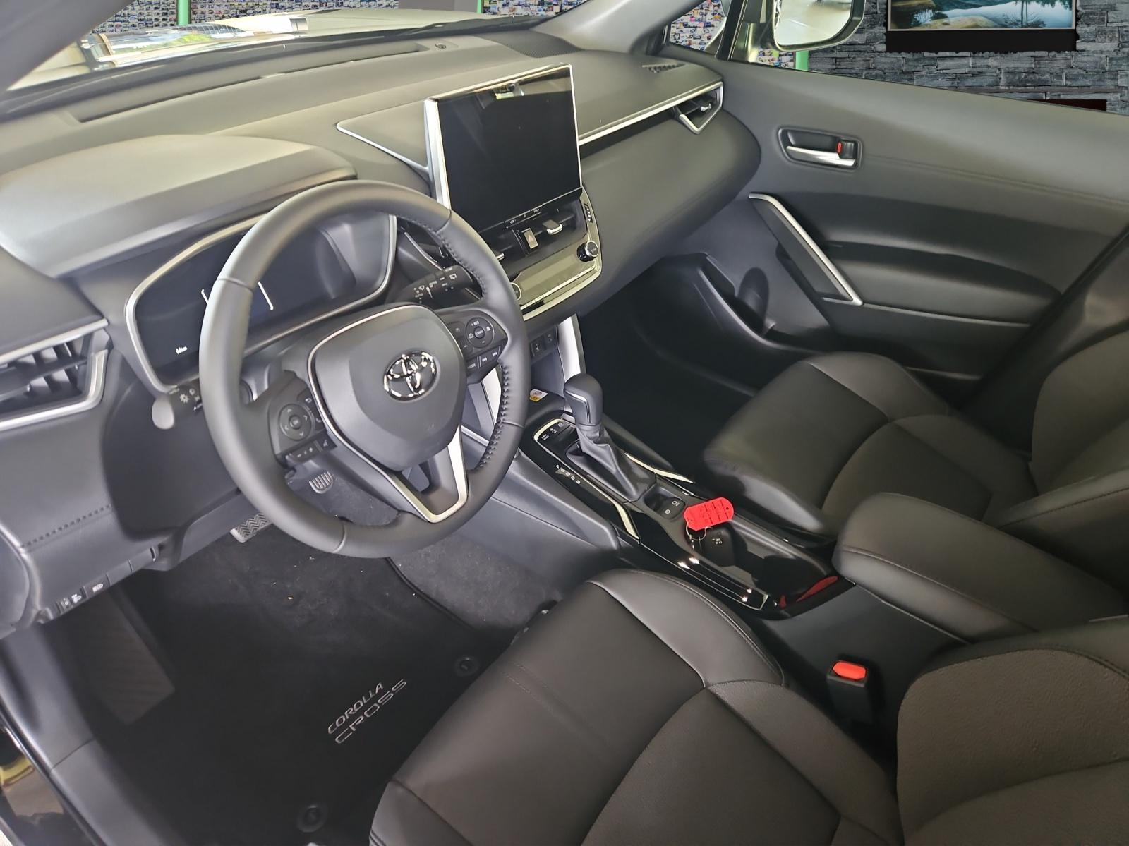TOYOTA Corolla Cross 2.0 HSD Trend AWD-i-image-6