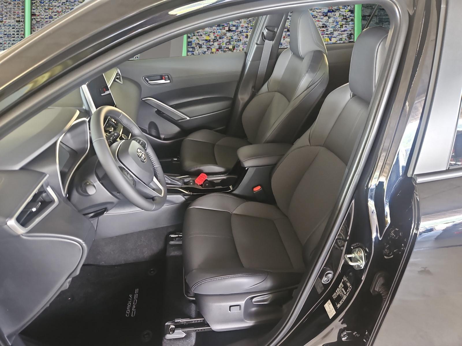 TOYOTA Corolla Cross 2.0 HSD Trend AWD-i-image-8