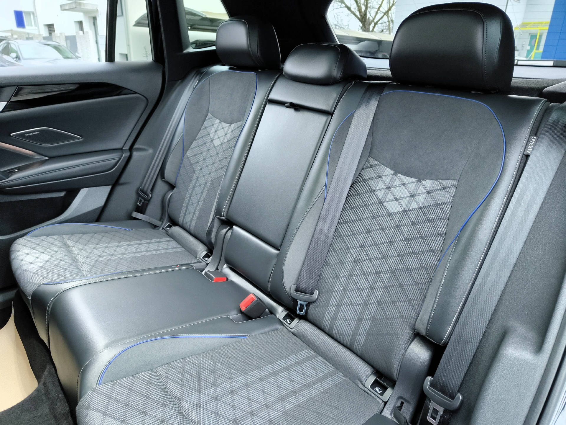 VW Tiguan 2.0 TDI SCR R-Line DSG 4Motion-image-6