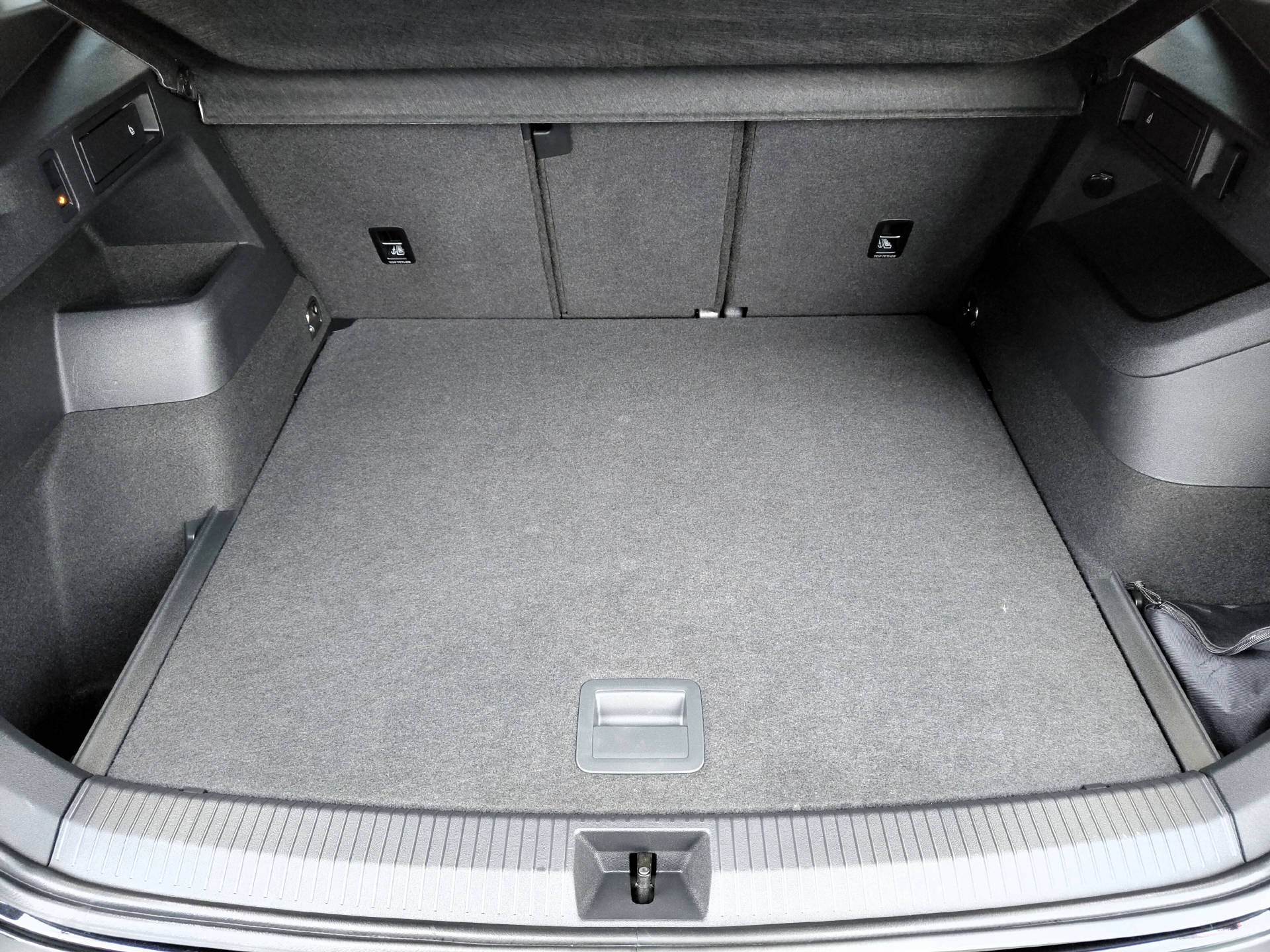 VW Tiguan 2.0 TDI SCR R-Line DSG 4Motion-image-14