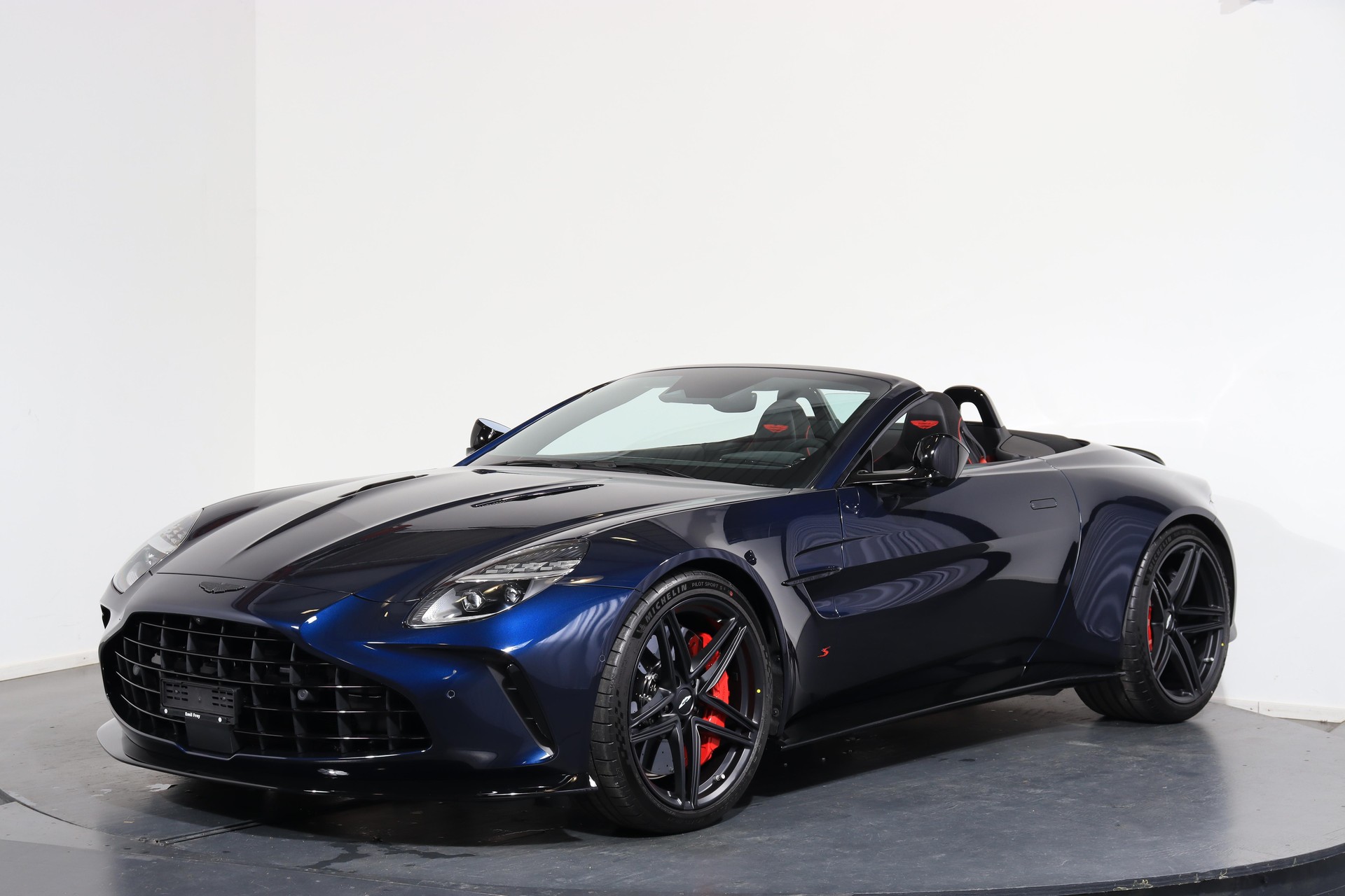 ASTON MARTIN V8 Vantage Roadster 4.0 S V8 Bi-Turbo-showroom-element-3