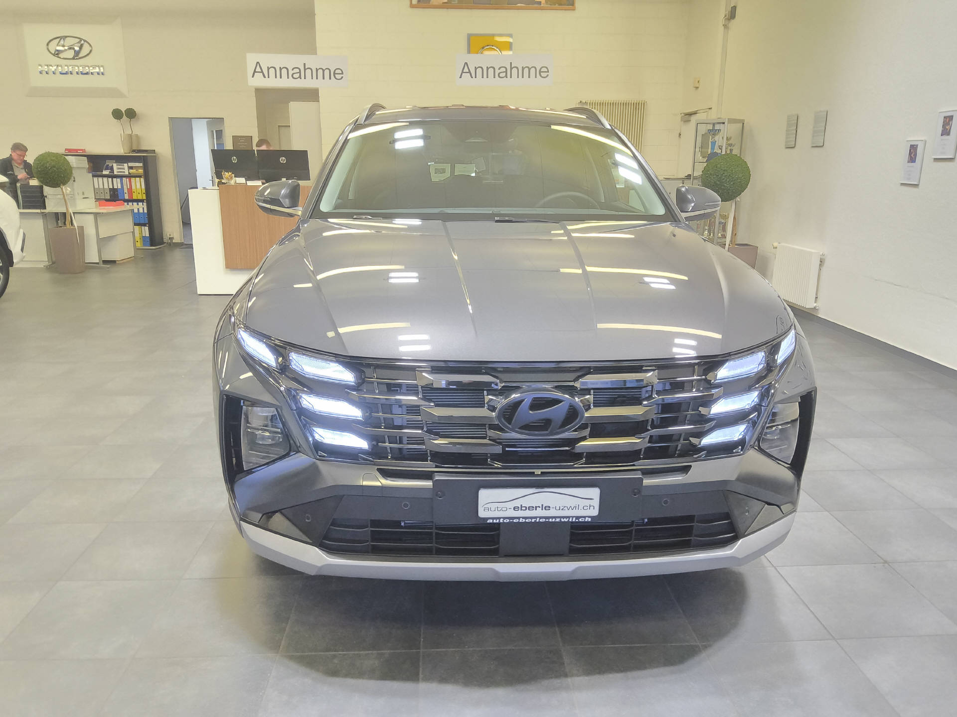 HYUNDAI Tucson 1.6 T-GDi HEV Amplia 4WD-showroom-element-3