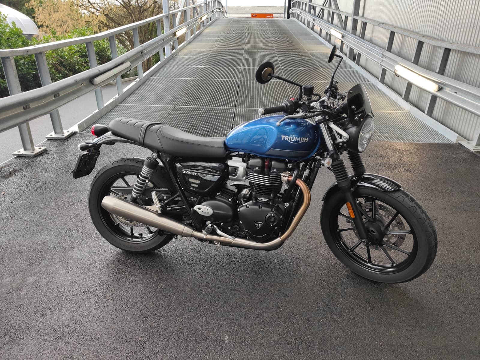 TRIUMPH Street Twin 900 Special Edition-image-5
