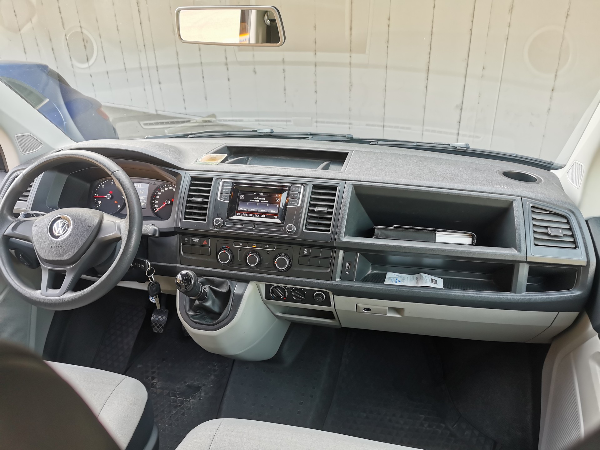 VW T6 2.0 TDI 4Motion (Lang)-image-6
