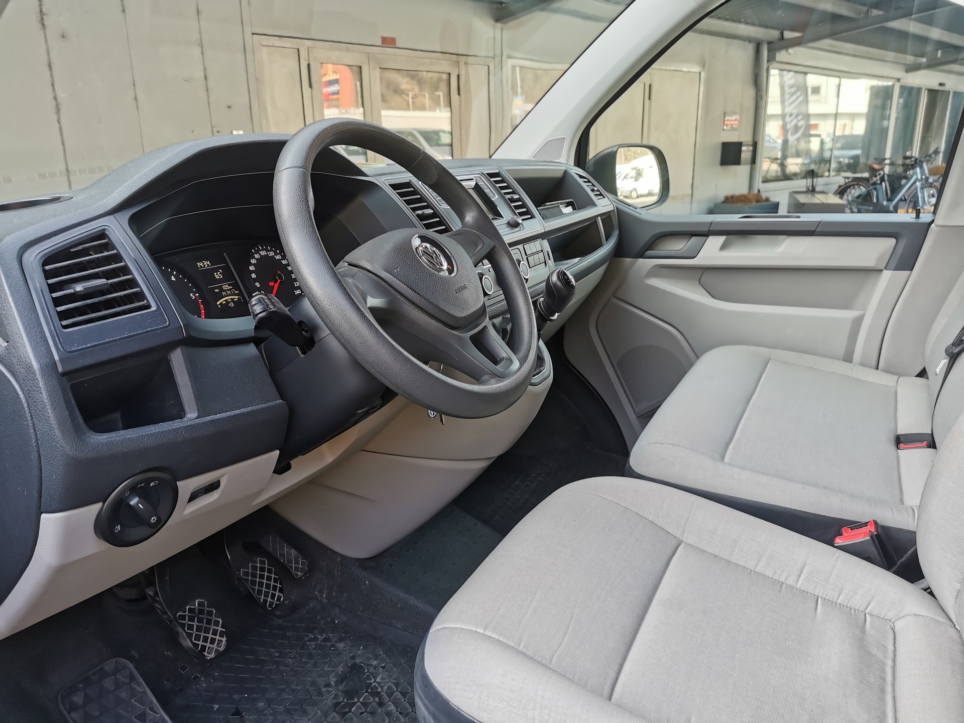 VW T6 2.0 TDI 4Motion (Lang)-image-10