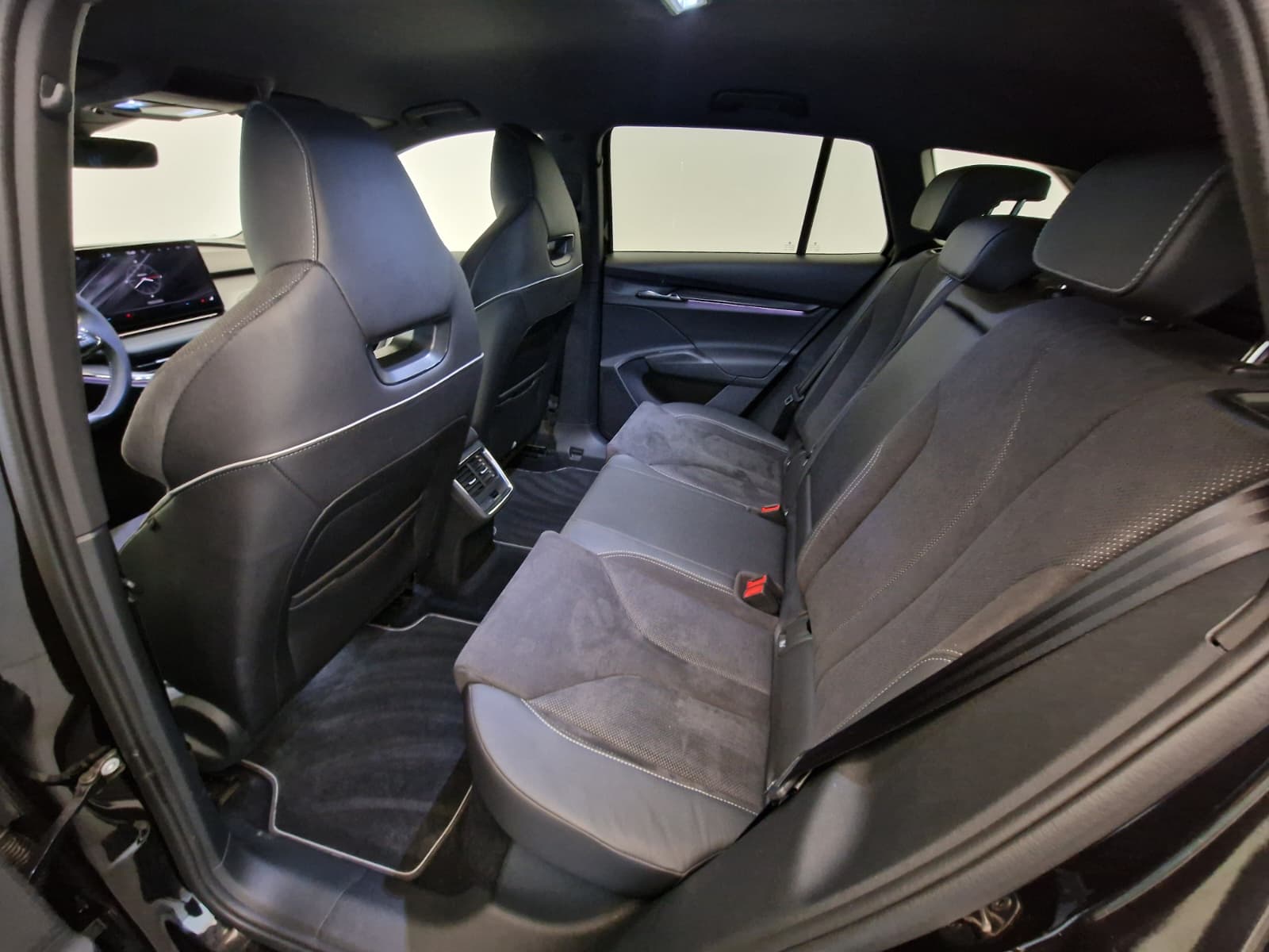 SKODA Enyaq iV 60 SportLine-image-14
