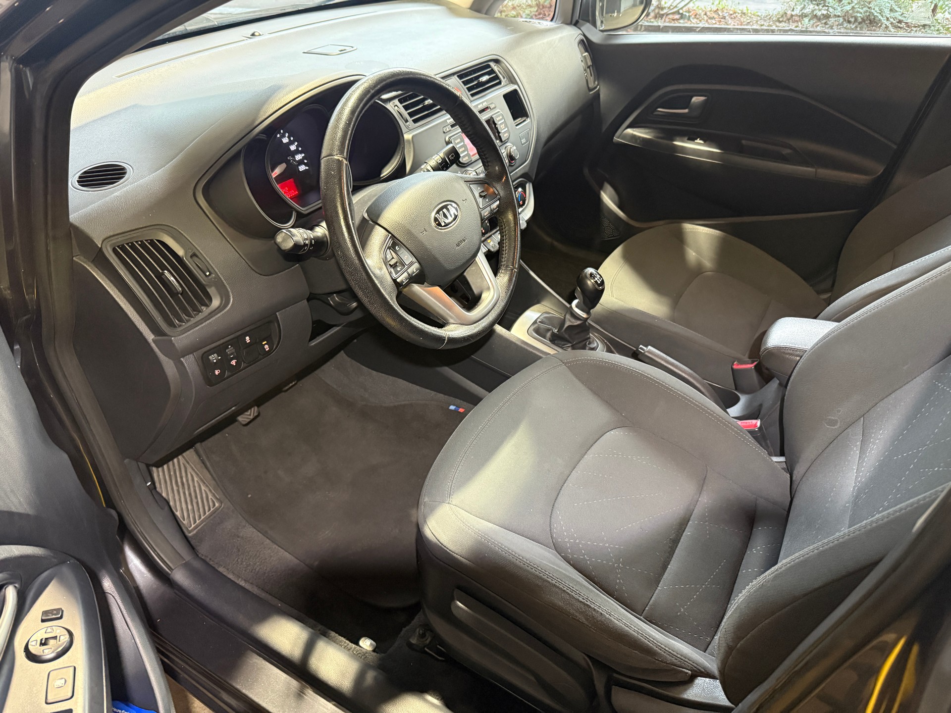KIA Rio 1.4 CVVT Style-image-6