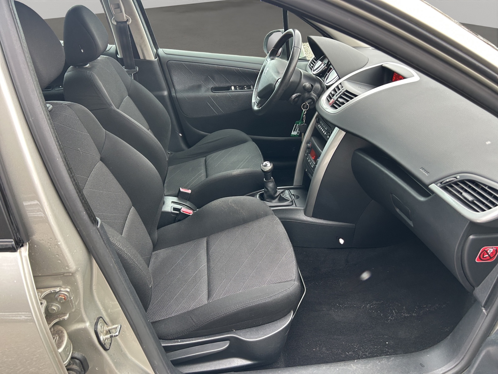 PEUGEOT 207 1.6 16V Sport Pack-image-12