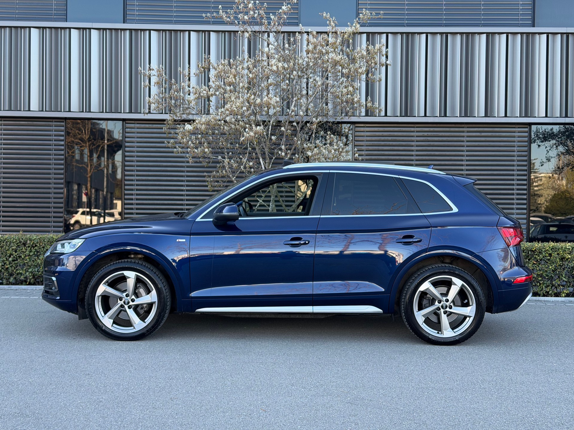 AUDI Q5 2.0 TFSI sport quattro S-tronic-image-2