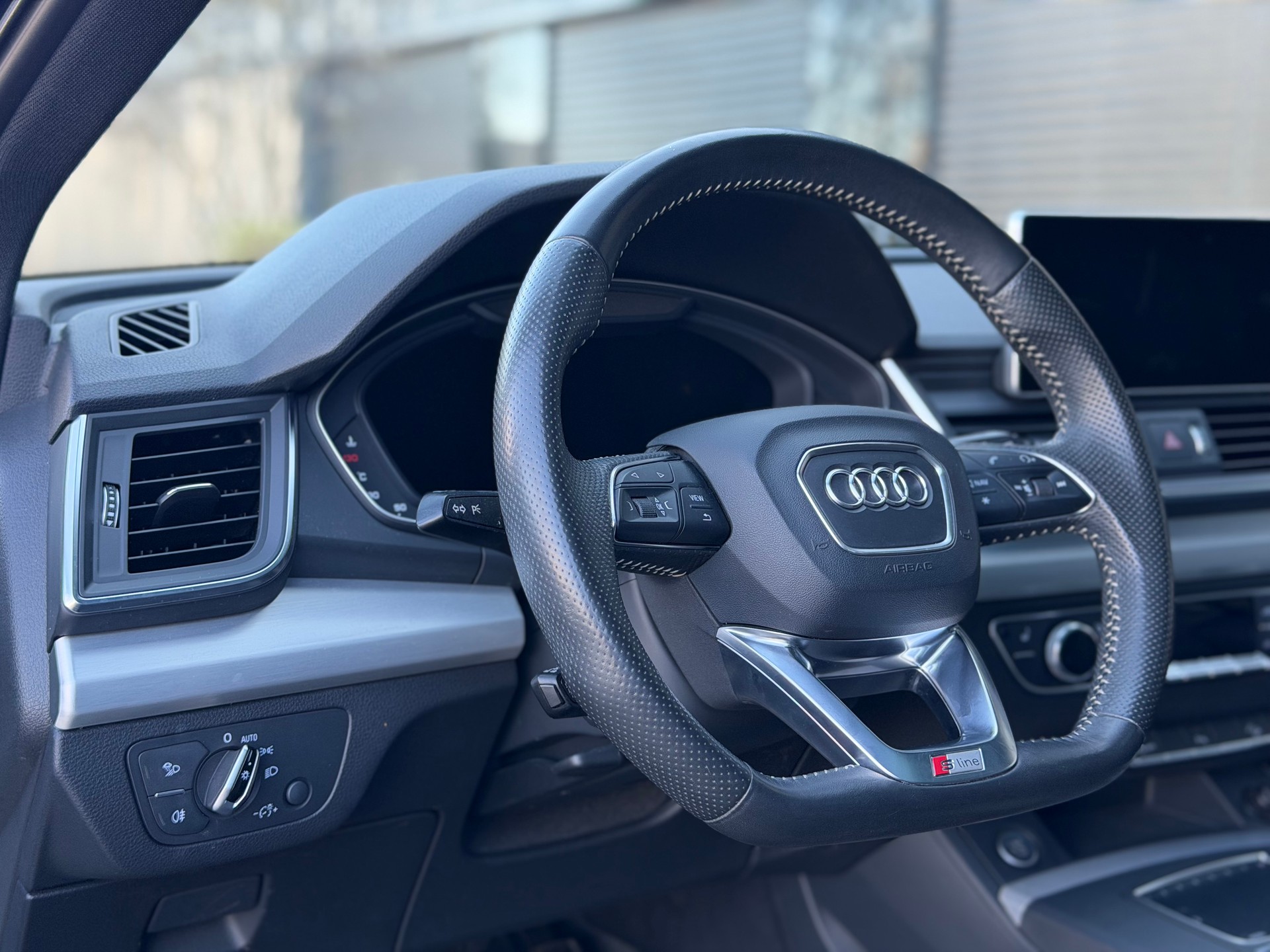 AUDI Q5 2.0 TFSI sport quattro S-tronic-image-13