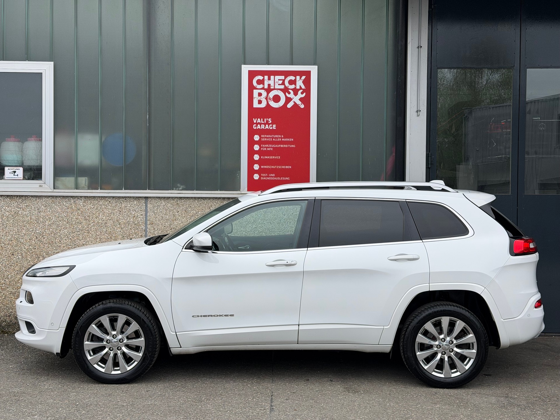 JEEP Cherokee 2.2TD Overland AWD 9ATX AD-image-1