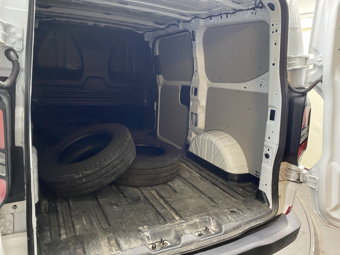 FORD Transit Custom Van 320 L1H1 Trend Automat 4x4-image-17