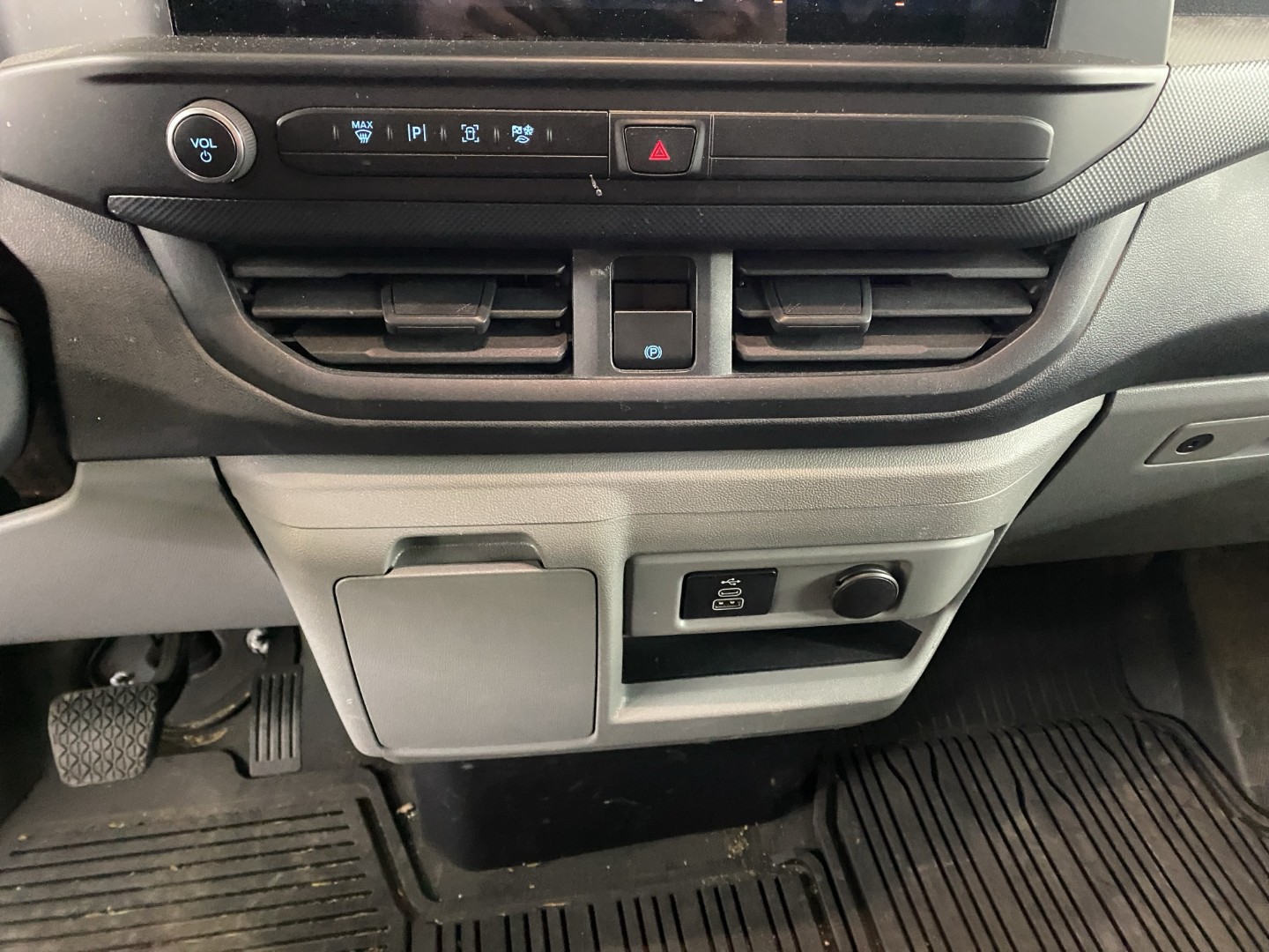 FORD Transit Custom Van 320 L1H1 Trend Automat 4x4-image-9
