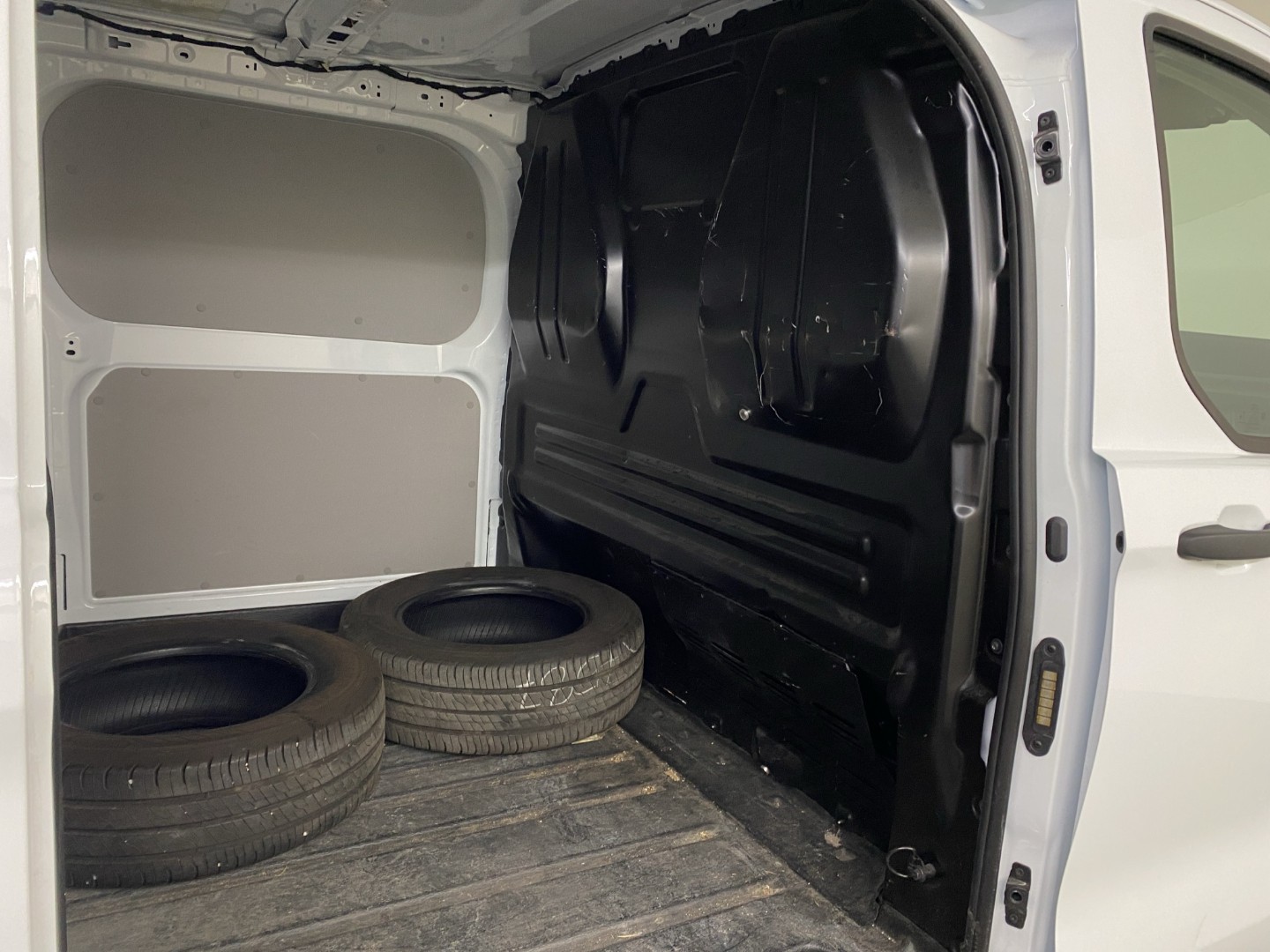 FORD Transit Custom Van 320 L1H1 Trend Automat 4x4-image-15