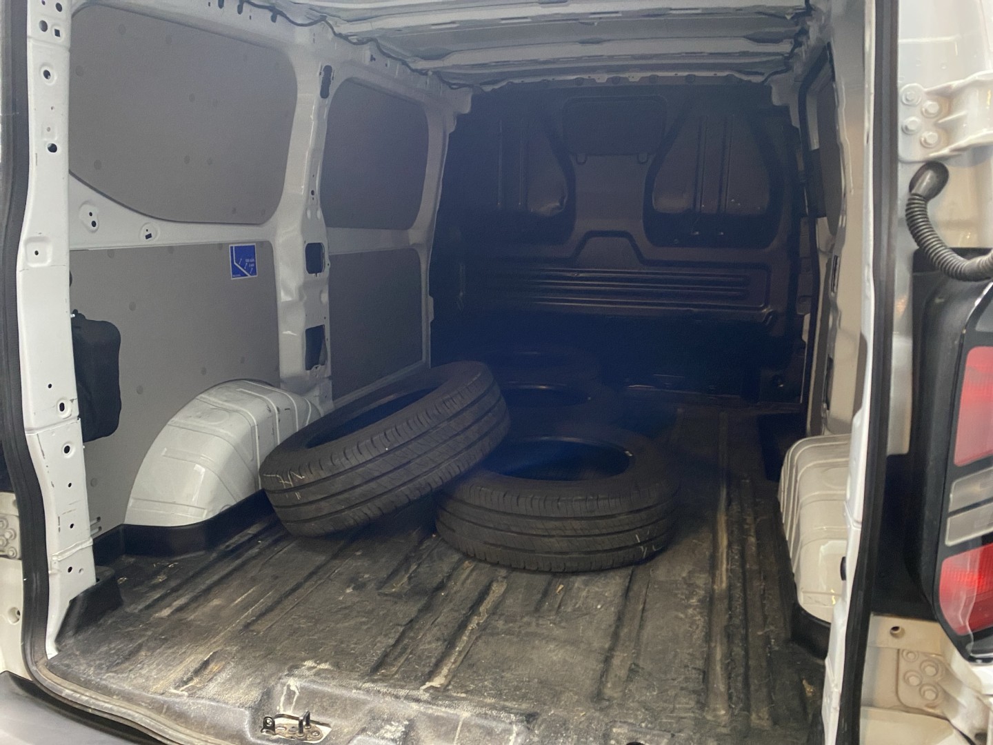FORD Transit Custom Van 320 L1H1 Trend Automat 4x4-image-16