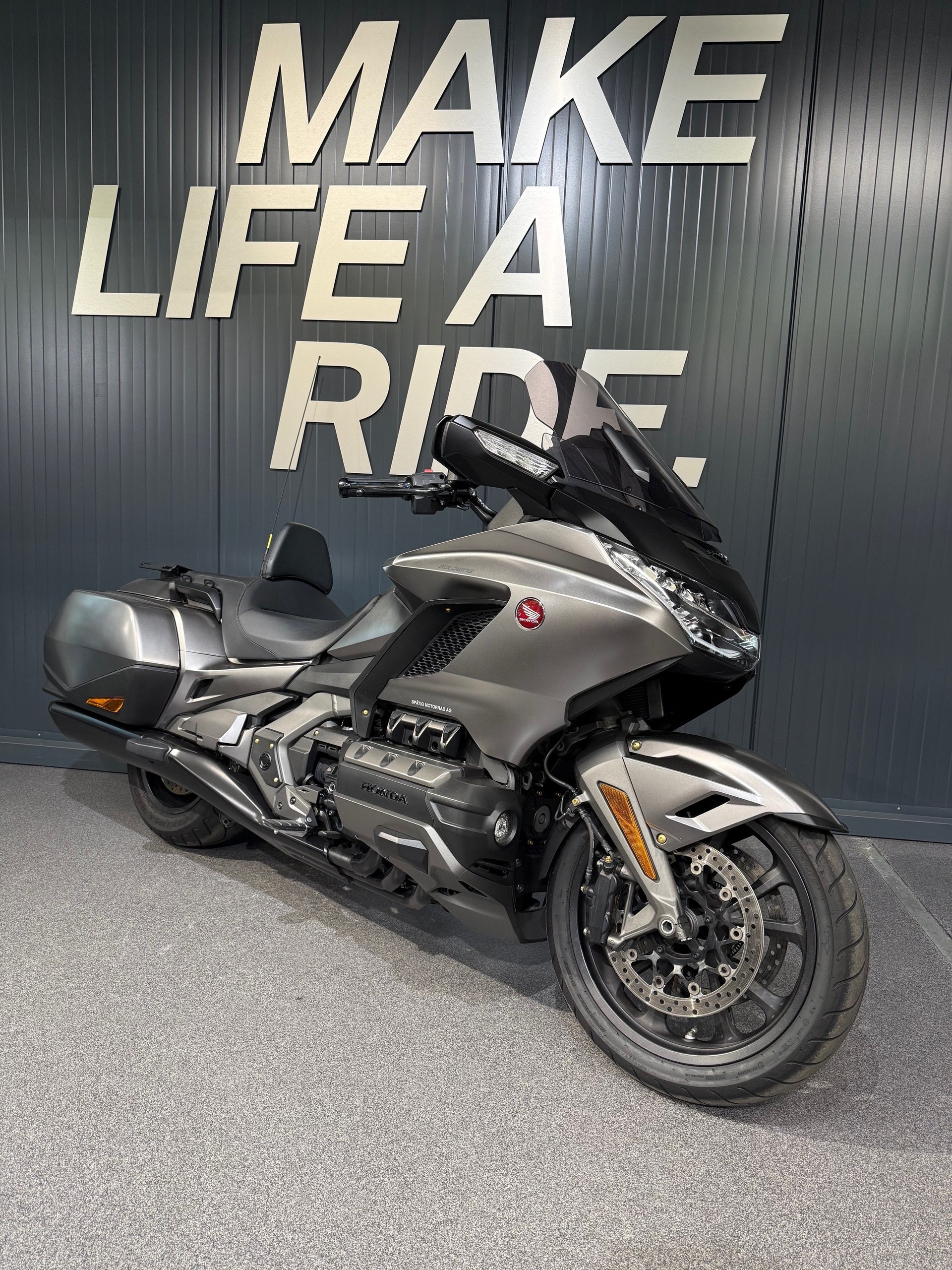 HONDA GL 1800 B Goldwing-showroom-element-1