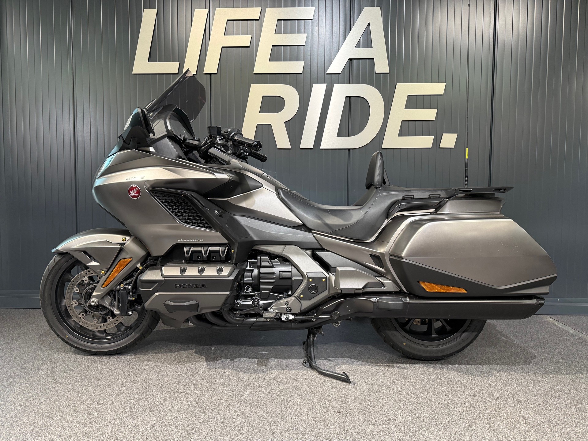 HONDA GL 1800 B Goldwing-showroom-element-2
