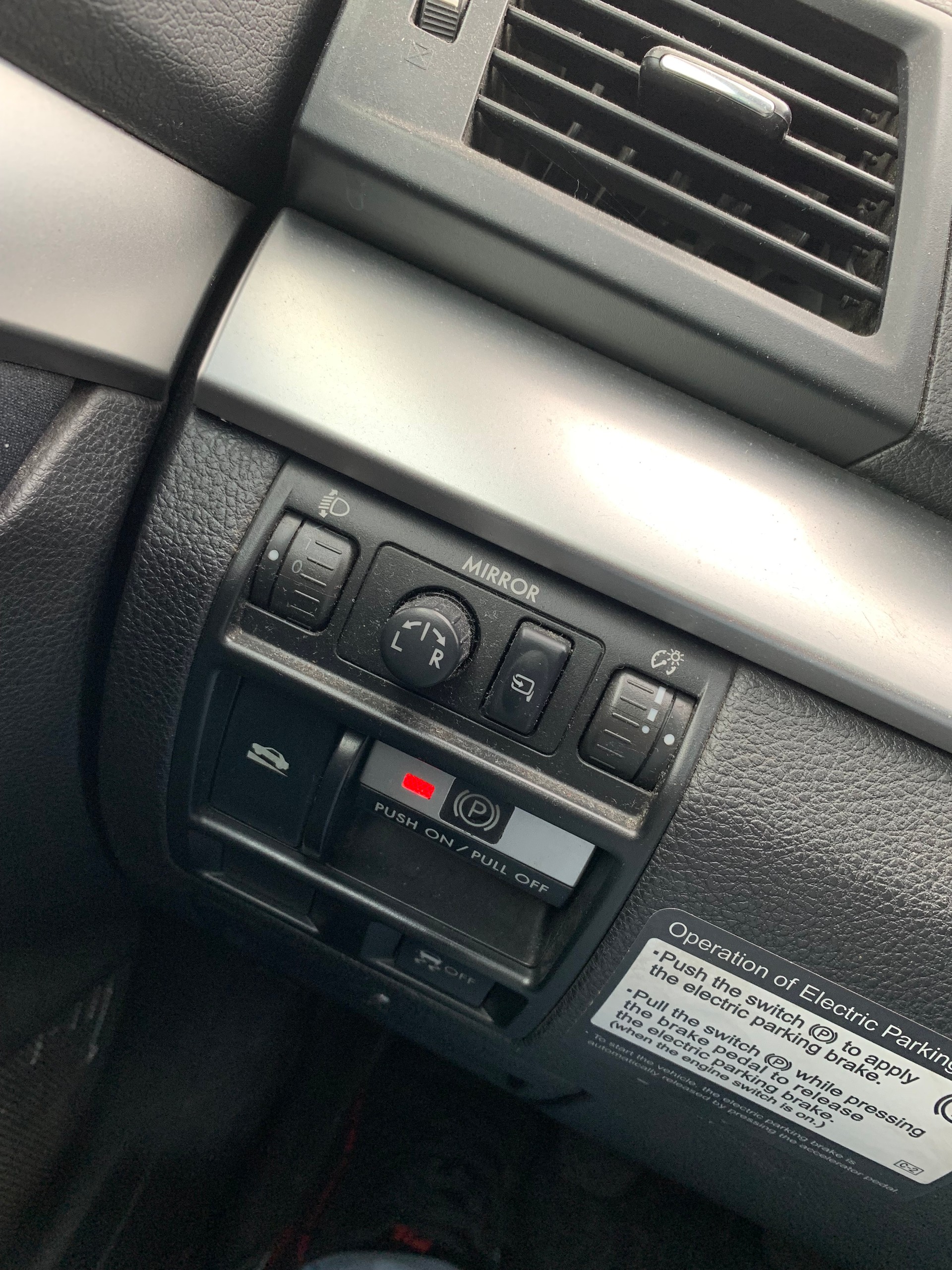 SUBARU Legacy 2.0D Swiss Special AWD-image-12