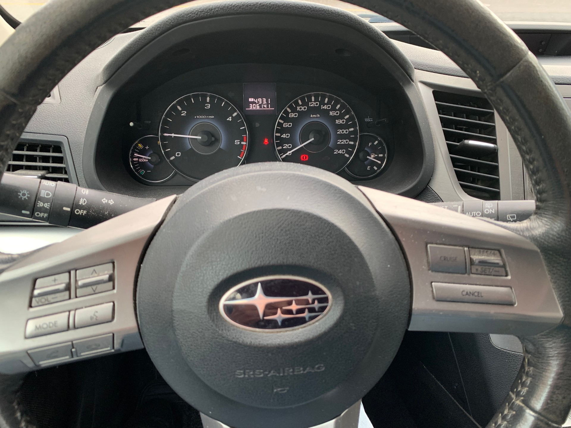 SUBARU Legacy 2.0D Swiss Special AWD-image-11