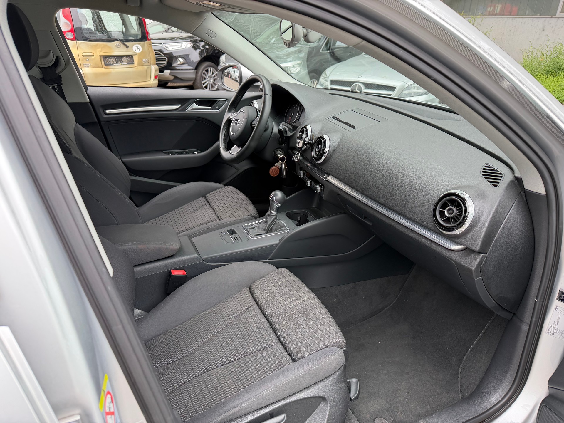 AUDI A3 Sportback 1.8 TFSI Ambition S-tronic-image-9