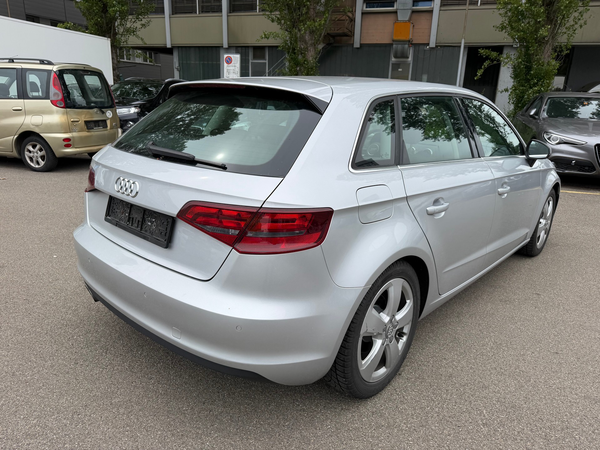 AUDI A3 Sportback 1.8 TFSI Ambition S-tronic-image-4