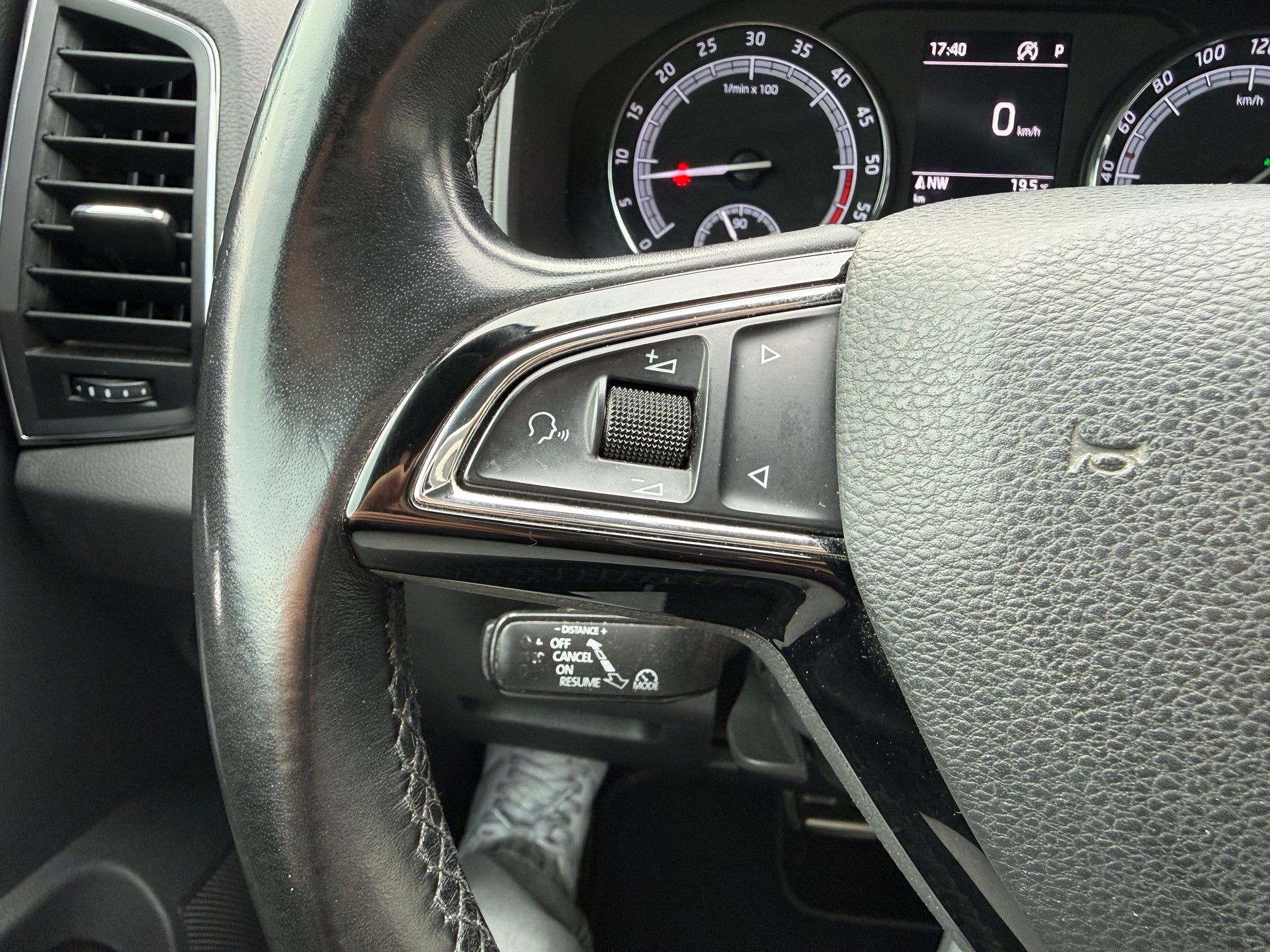 SKODA Karoq 2.0 TDI Ambition 4x4 DSG-image-21