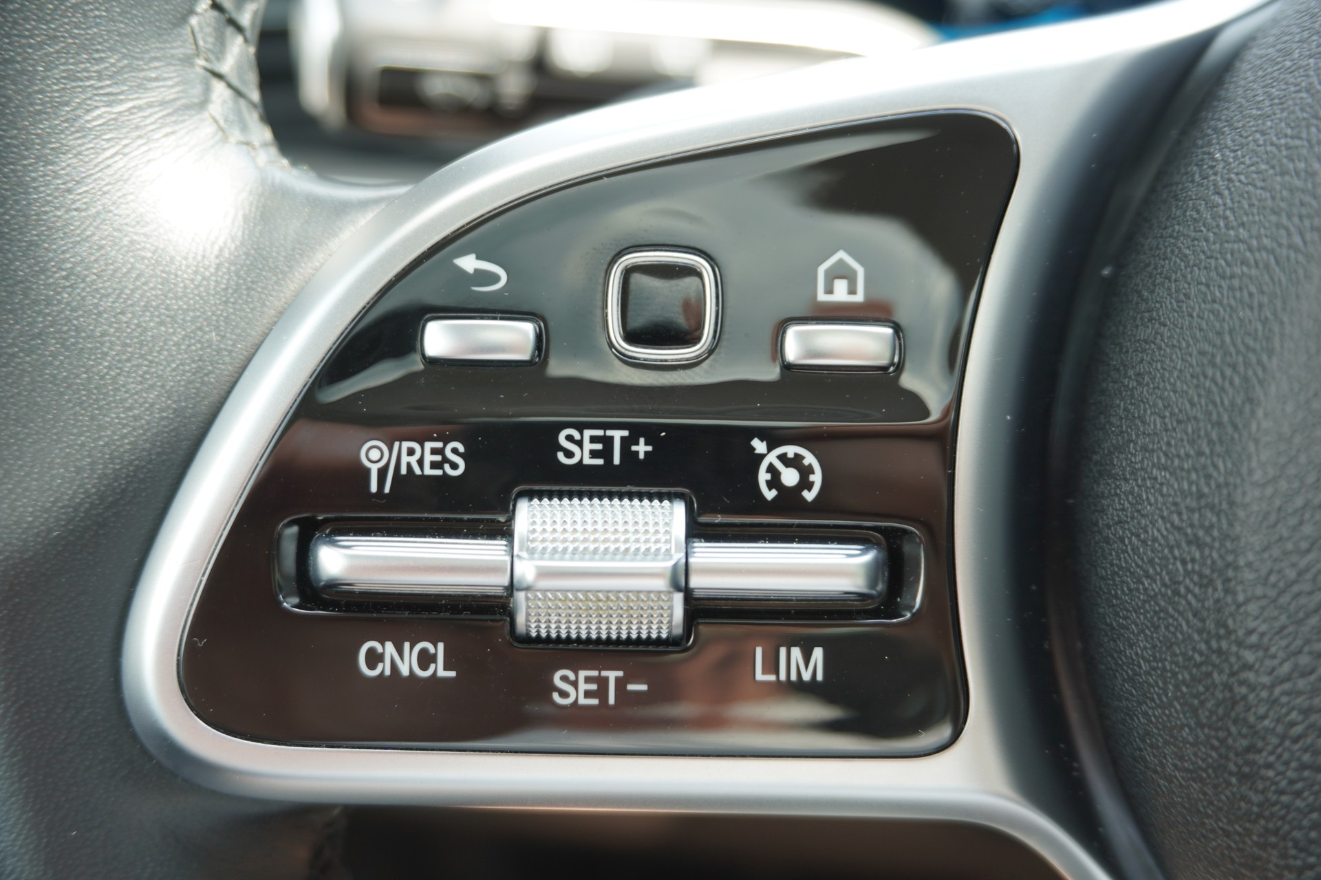 MERCEDES-BENZ GLE 450 4Matic 9G-Tronic-image-23