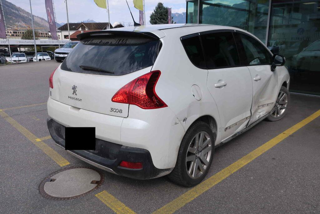 PEUGEOT 3008 2.0 HDI Allure Tiptronic-image-4